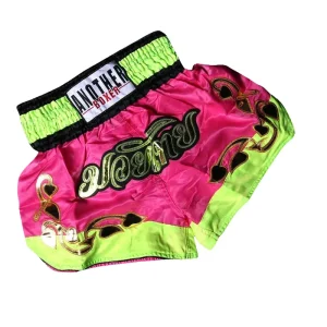 Short boxe thai rose et vert avec inscriptions dorées Anotherboxer